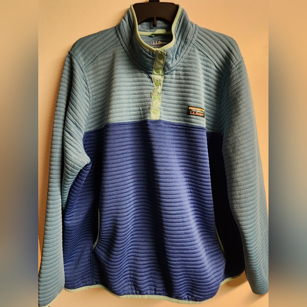 L.L. Bean Blue and Green Sweatshirt